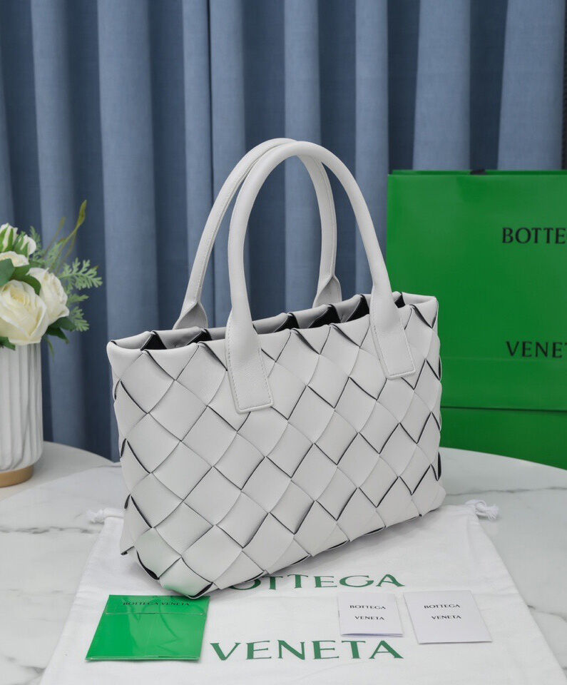 Bottega Veneta Cabat Tote Bag Lambskin White